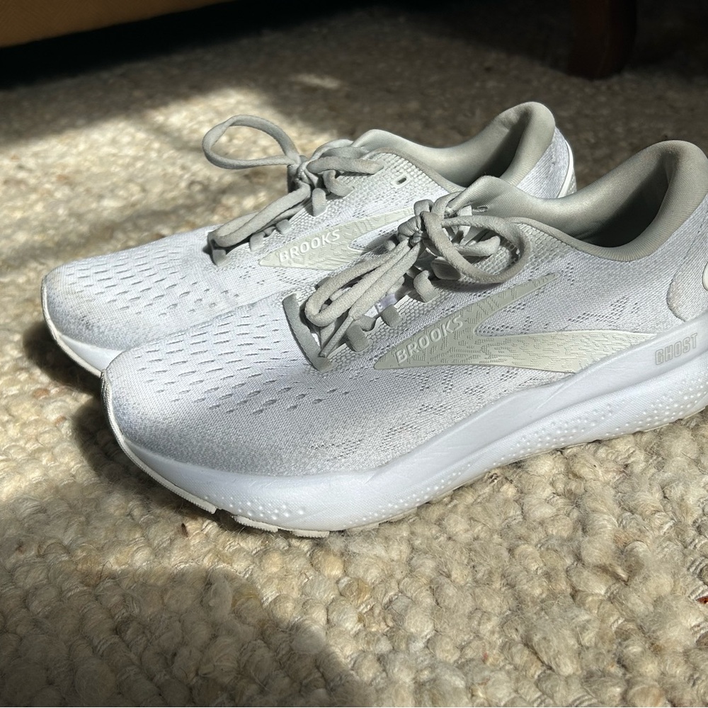 Brooks Women's white Running Shoes